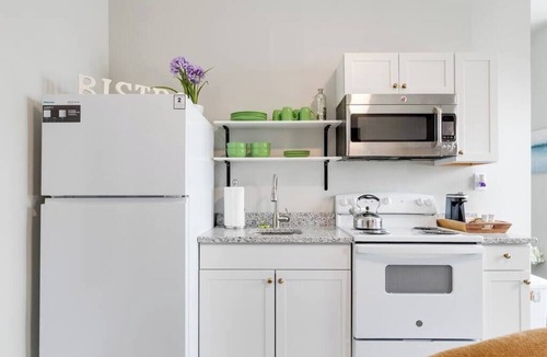 Fan District Apartment | Stylish 1BR Apt w/King Bed, Free Parking & 1.5 Baths