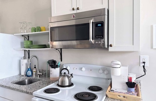 Fan District Apartment | Stylish 1BR Apt w/King Bed, Free Parking & 1.5 Baths