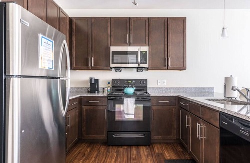 Indianapolis Apartment | Stylish 1BR in at the Crossing