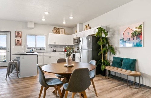 South Perry District Apartment | Stylish 2 Bed 2 Bath Near Perry District & DT!