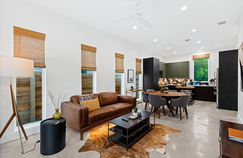 South Manchaca House | Stylish 2 bedroom Retreat in South Austin