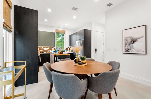 South Manchaca House | Stylish 2 bedroom Retreat in South Austin