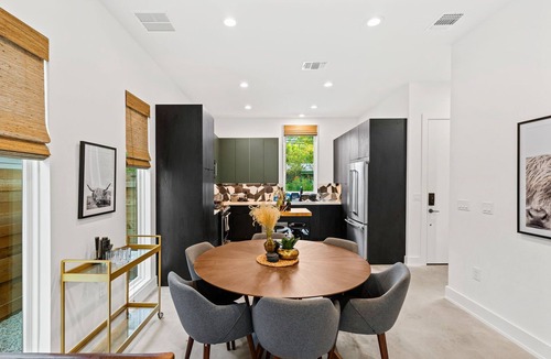 South Manchaca House | Stylish 2 bedroom Retreat in South Austin