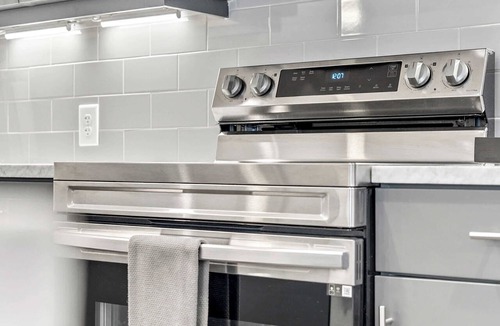 SoNo Apartment | Stylish 2B2B Apartment in Downtown ATL