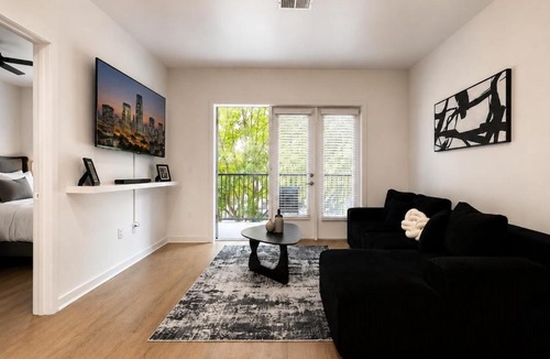 Cherry Apartment | Stylish 2BR Charlotte Stay Pool Gym & BBQ