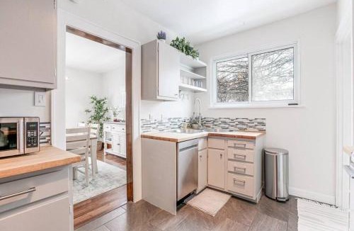 South Bend House | Stylish 2br Cozy Home 10min Drive from ND!