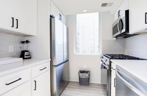 Crystal City Apartment | Stylish 2BR Haven - Minutes from DC & Airport