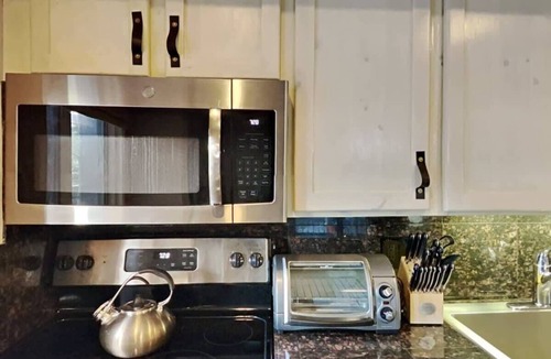 Peak 8 Condo | Stylish 2BR Home Near Skiing w/Hot Tub Access!