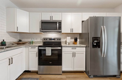Springdale House | Stylish 2BR Urban Stay | Near CAE + Pet-Friendly