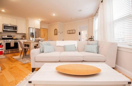 Harrison Lenox Apartment | Stylish 2br W Full Kitchen, Laundry & Cen Air