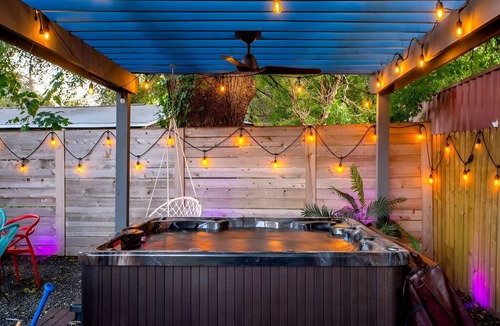 Govalle House | Stylish 4BR Home w Pool Hot Tub Near Downtown