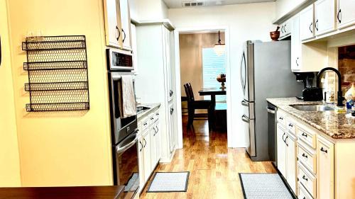 Cypress House | Stylish 4BR Retreat in Cypress - King Bed -Fireplace -Outdoor Patio - TVs in 4 Rooms