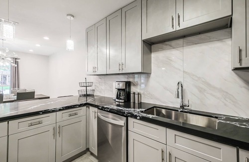 Spring Branch East House | Stylish and cozy~ springbranch.