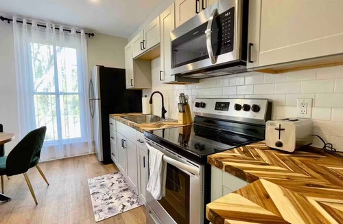 Hamlet Apartment | Stylish Apartment in Hamlet, NC
