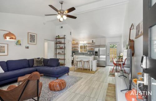 North University Apartment | Stylish Austin Retreat w Luxurious King Bed and WD