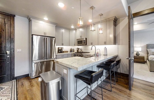 Park City Condo | Stylish Blackstone Retreat | Heated Pool & Hot Tub | Walk to Cabriolet Lift
