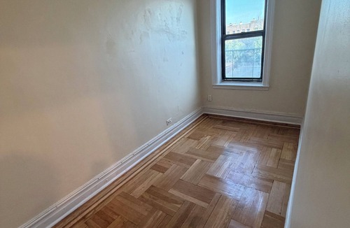 Williamsbridge Apartment | Stylish Bronx apt near Allerton Ave: perfect for groups & 30+ day stays.