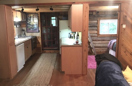 Sagle Cabin | Stylish Cabin in 12 Acres of Private Forest