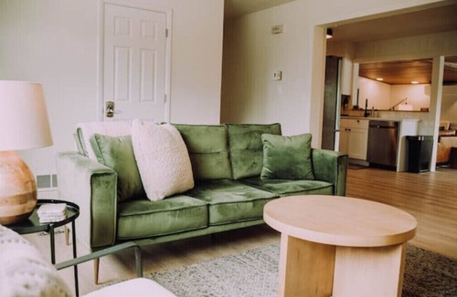 Salmon House | Stylish & Cozy Home - Newly Renovated