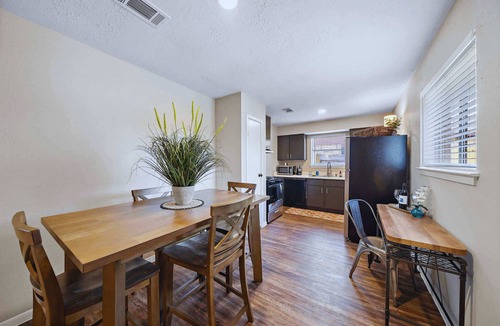 El Lago House | Stylish Family Home : Arcade | Kemah | Work Desk