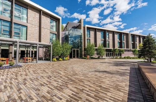 Ossining Hotel | Stylish Getaway with Easy Access to Local Attractions