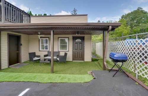 Harveys Lake Apartment | Stylish Harveys Lake Apt - Steps to the Water!