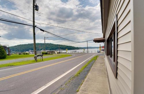 Harveys Lake Apartment | Stylish Harveys Lake Apt - Steps to the Water!