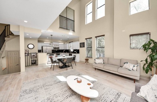 Washington Ave./ Memorial Park House | Stylish Heights Home w/4BR, 3.5BA + Office Spaces/Perfect for Long-Term Stays