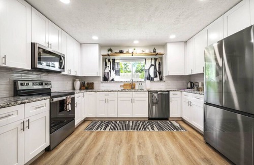 Atascocita House | Stylish Home + Community Pool near IAH & Downtown Humble!