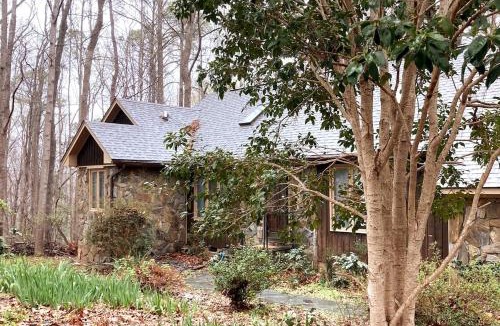 Raleigh House | Stylish home in Apex near Raleigh