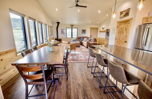 Centennial House | Stylish & Modern Retreat by Snowy Range Ski Resort