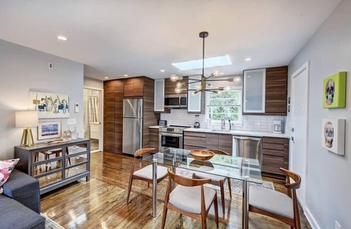 Cherry Condo | Stylish Myers Park 1BR King Condo | Queens Rd