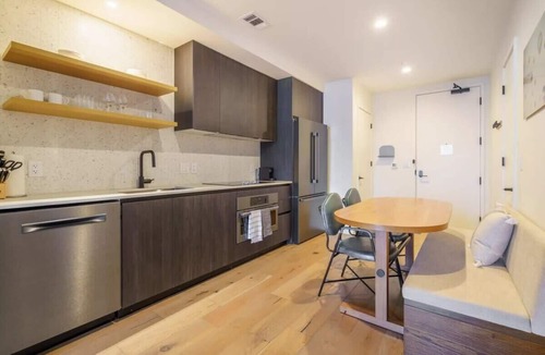 Rainey Street Historic District Apartment | Stylish Nativo I Modern 1 BDR Apt in Austin