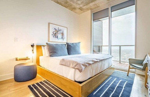 Rainey Street Historic District Apartment | Stylish Nativo I Modern 1 BDR Apt in Austin