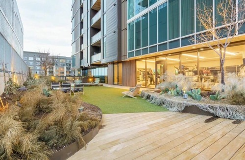 Rainey Street Historic District Apartment | Stylish Nativo I Modern 1 BDR Apt in Austin