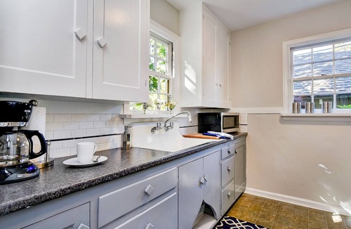 North End Cottage | Stylish North End Cottage in a Prime Location