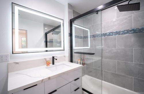 Pico-Union House | Stylish Private Room by Downtown LA