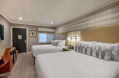 Southeast Torrance Hotel | Stylish Room & Relaxing Courtyard with Fire Pits and Breakfast included!