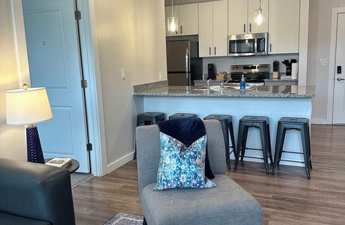 CUF Apartment | Stylish & Spacious Stay Near The Banks!