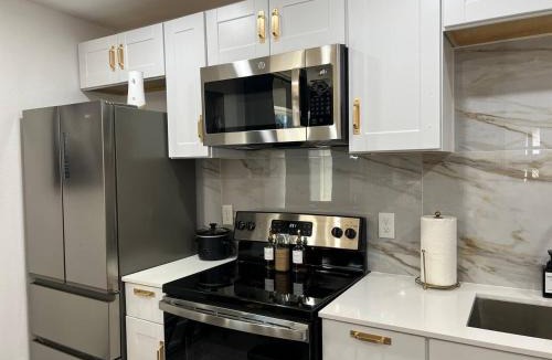 Old East Dallas Apartment | Stylish Studio with First Floor Entry Free Parking