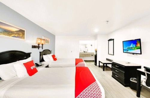 Oakville Hotel | Stylish Unit Near Sowells BBQ – Free Parking, Pet Friendly & Pool Access