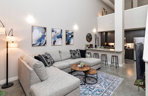 Downtown Des Moines Apartment | Stylish Urban Loft | 2BR/2BA - Heart of Downtown!