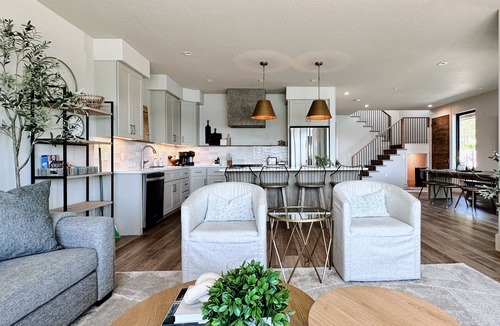 Laclede House | Stylish Waterfront Retreat, 100’ Private Yard and Beach + Panoramic Water Views