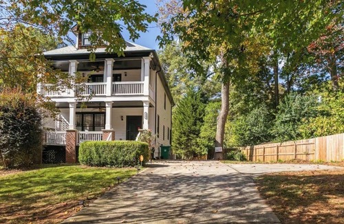 Belvedere Park House | Stylish Zen Retreat in Decatur Near Dining, BeltLine & Atlanta Hotspots