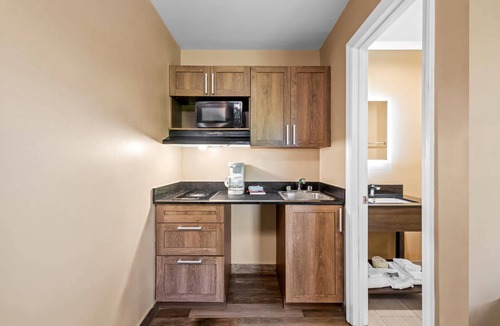 Charlotte Hotel | Suburban Studios Charlotte - Ballantyne