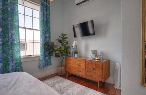 Crystal Beach Hotel | Sugars Inn Room 4 Historic NOLA Charm in Downtown Galveston