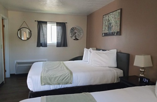 Helena Apartment | Suite 30 - Double Queen Corner Suite