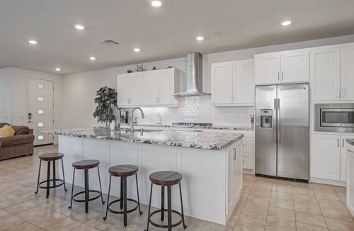 Irvine House | *Suite Getaway 2*Close to Beaches, Disneyland, Spectrum*
