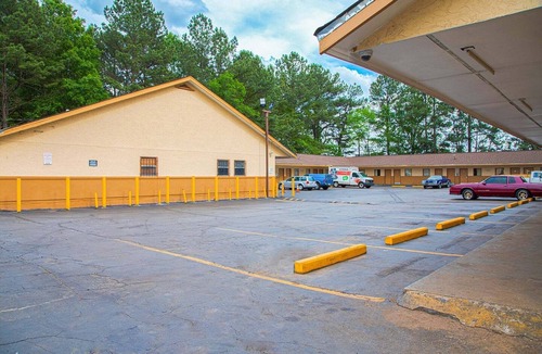Candler-McAfee Apartment | Suite King Bed|Nsmk|Decatur GA