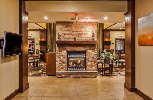 Bismarck Condo | Suite Near Downtown | Free Daily Breakfast + Indoor Pool